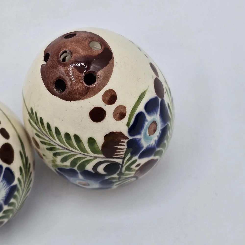 Salt & Pepper Shakers Egg Shaped Hand Painted Floral Mexico Signed Vtg Set